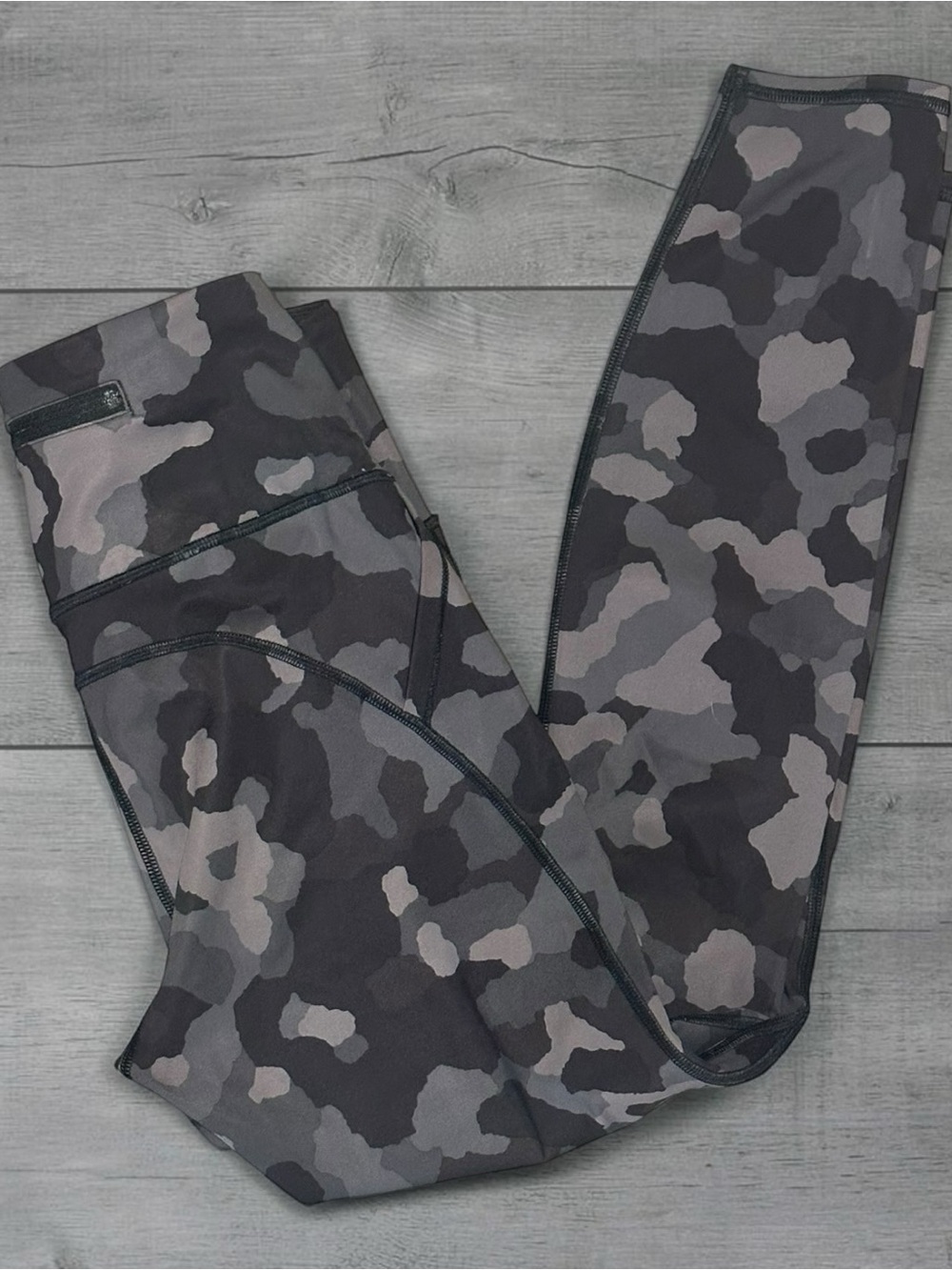 Athleta Lightning Camo 7/8 Tight Leggings XS Black Gray Compression Pockets